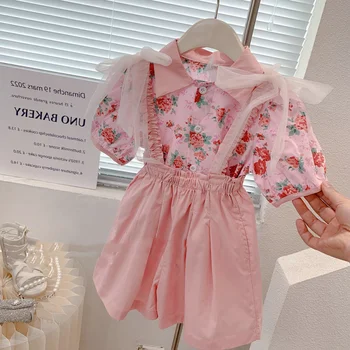 Рубашка с цветочным узором для девочек и сетчатые шорты на шнуровке на подтяжках, комплект одежды из двух предметов, Новый летний костюм 2023 года, детские наряды с цветочным рисунком
