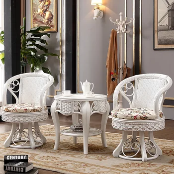 Балкон, настоящий ротанговый стол, стул, чайный столик, сочетание белого массива дерева, ротанговый чайный столик, набор мебели из трех предметов