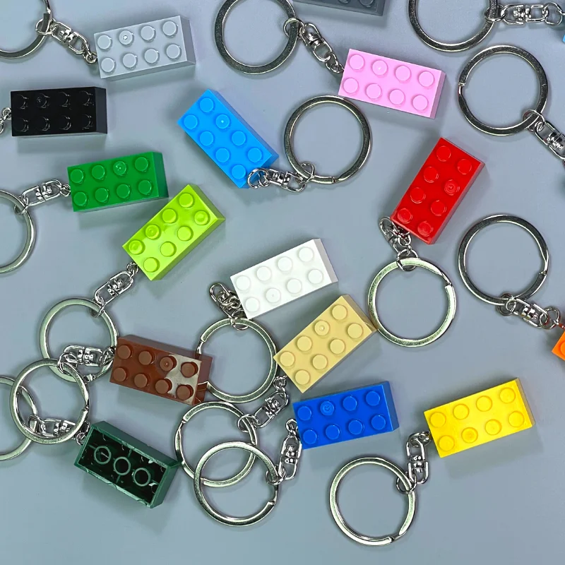4шт MOC Bricks Красочный Брелок для ключей 2x4 3020 Развивающие Строительные Блоки, Аксессуары, Подарок на День рождения, Детские Игрушки Изображение 0